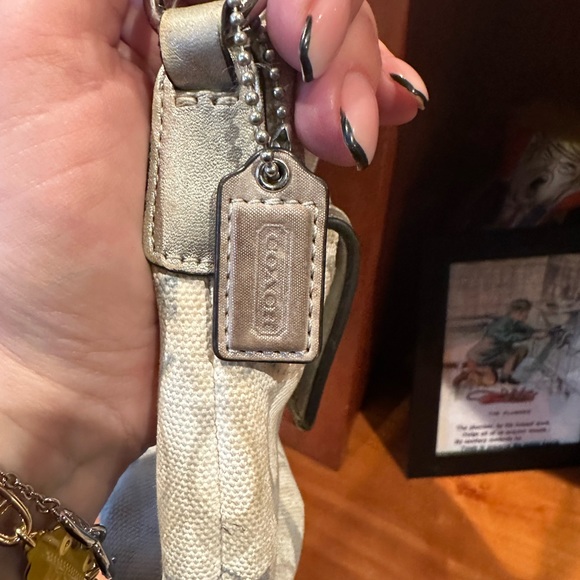 Coach signature small purse with strap. - Picture 3 of 4